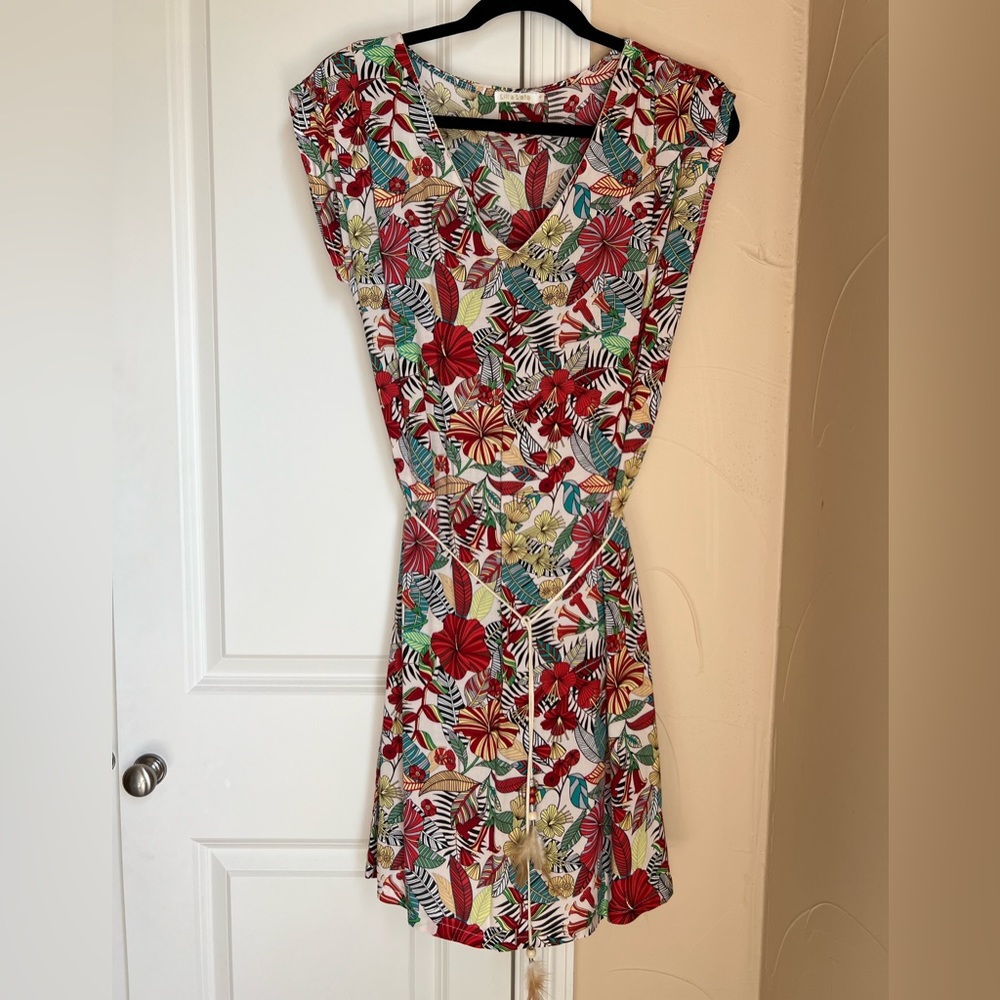 LILI & LALA sleeveless and colorful lightweight short dress